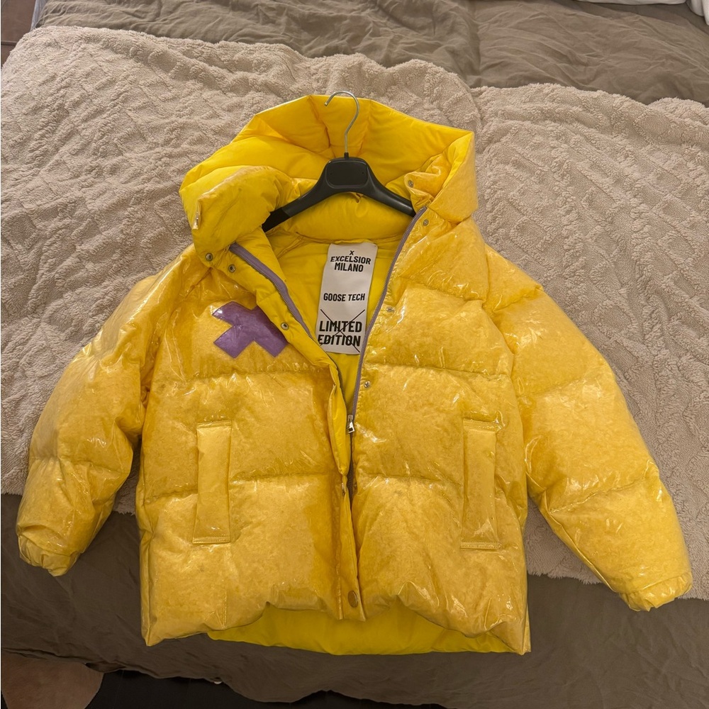 Luxury Italian Goose Tech 100% Down Yellow Puffer Jacket with Hood